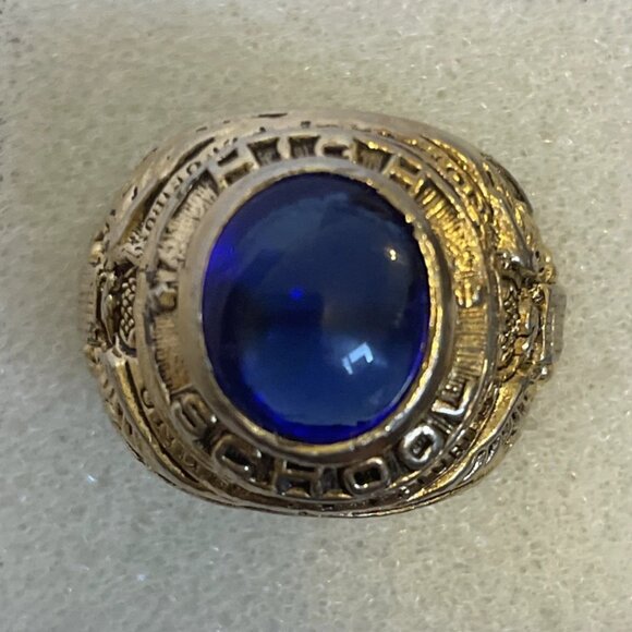 Uncas Size 9 High School Ring Blue Stone Side Crests Generic no yr or school - Picture 2 of 9